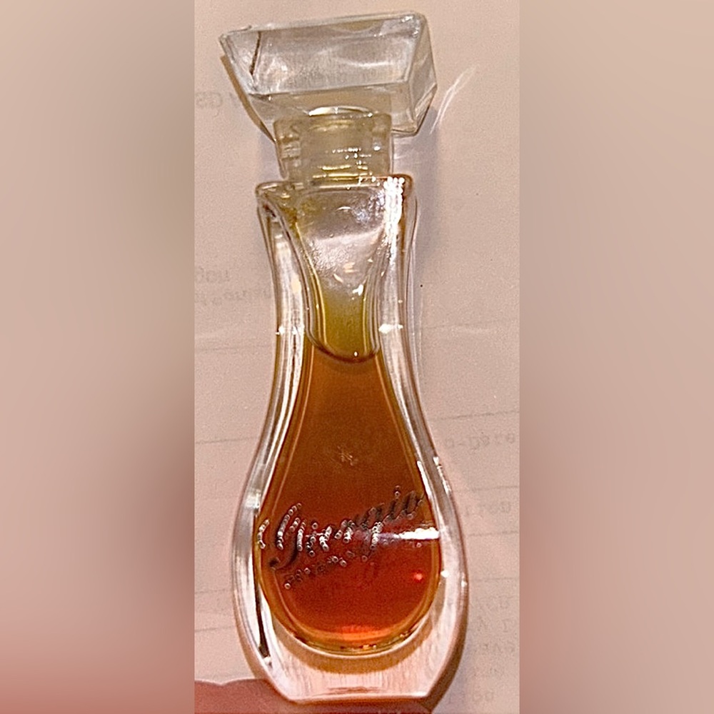 Giorgio Beverly Hills Extraordinary Perfume 1 oz Vintage. 1JA used once